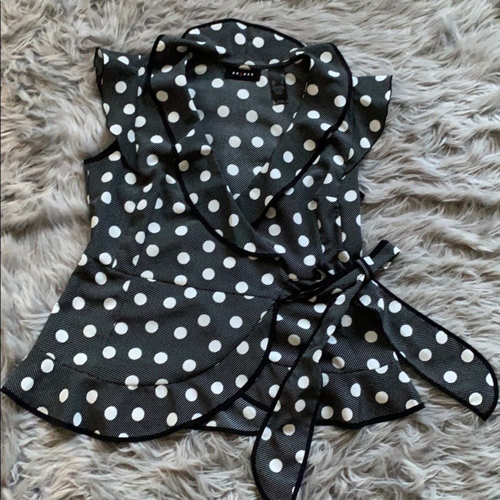 Black poco dotted sleeveless blouse